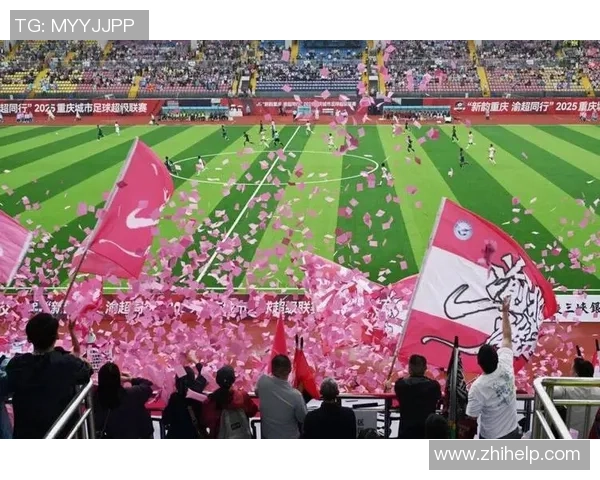 球星深情亲吻足球展现热爱精神传递激情点燃赛场无尽魅力