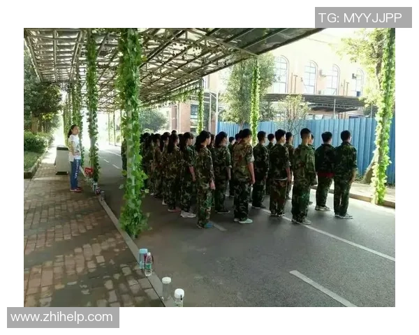 足球明星变身滴滴司机与球迷亲密互动，展现别样风采